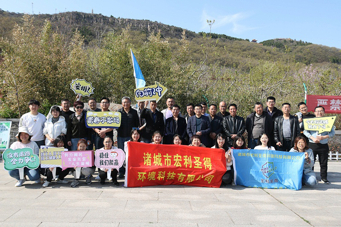 挑戰(zhàn)、團結(jié)一致的精神，為公司的發(fā)展貢獻(xiàn)自己的力量。
